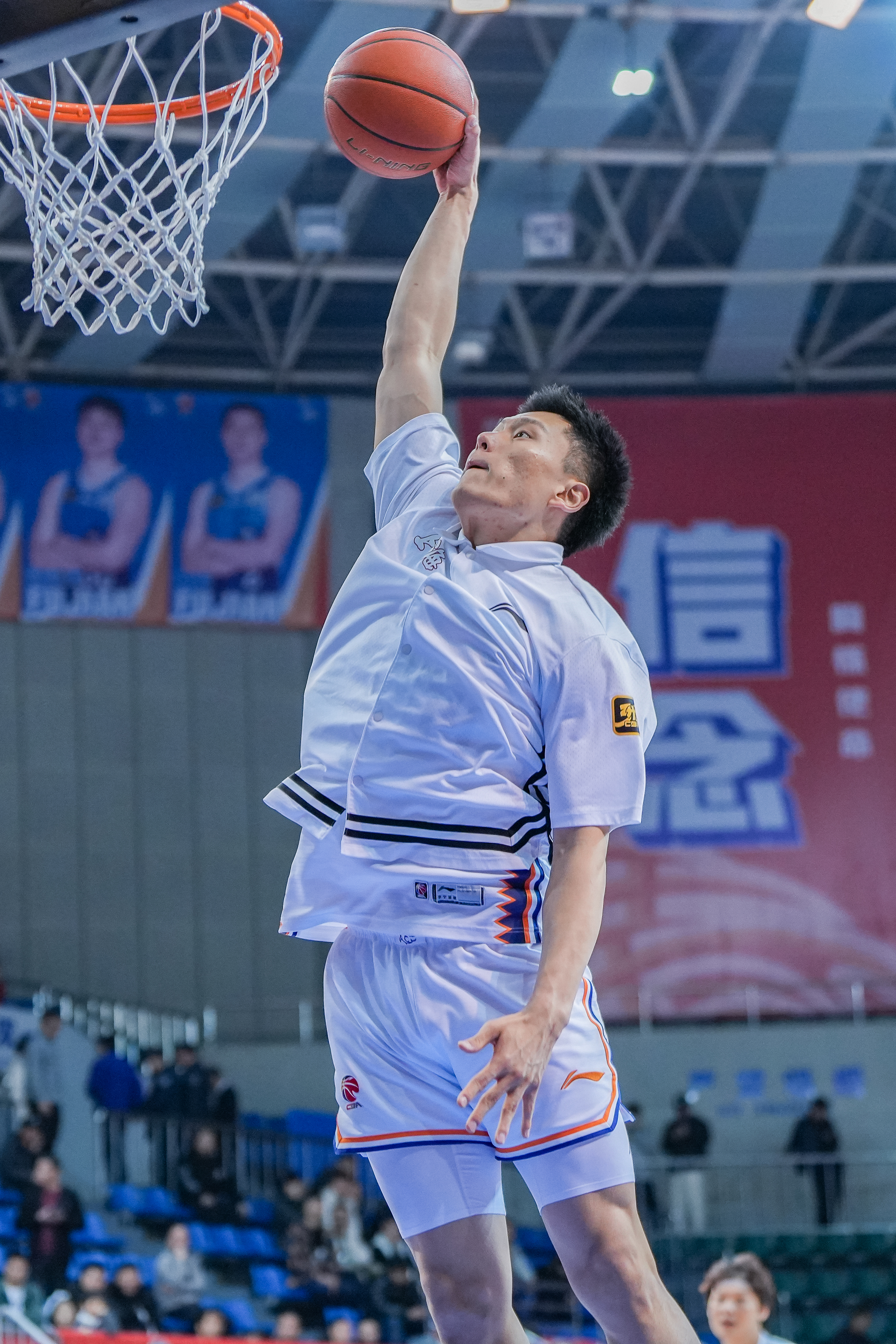  持續(xù)漲球！上海男籃“李花”組合—李弘權(quán)、李添榮