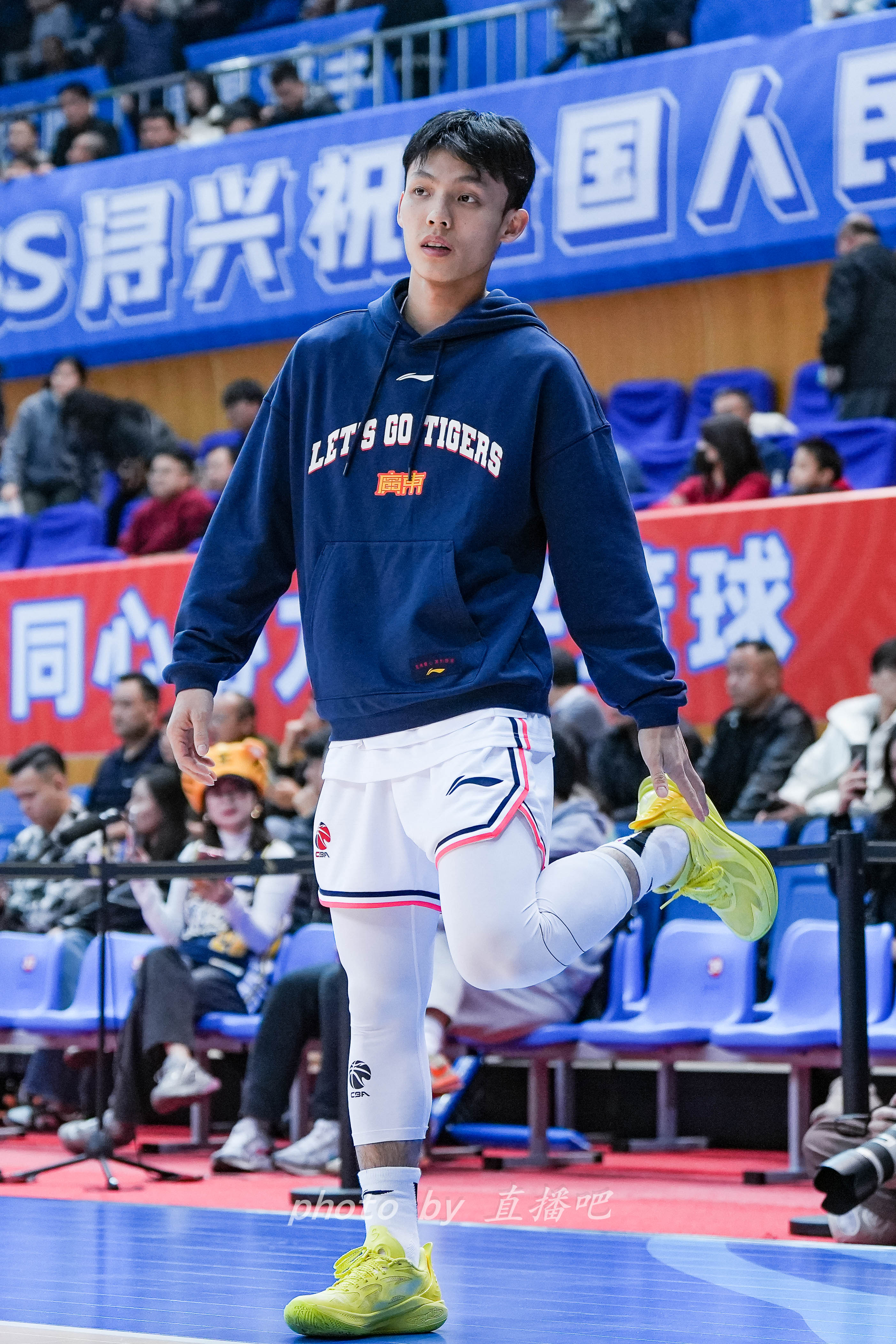  “控球中鋒”！徐杰這身體素質(zhì)有億點(diǎn)東西