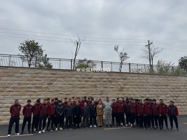  五華縣領(lǐng)導為梅州客家加油打氣 球隊今晚飛北京后轉(zhuǎn)大巴前往天津