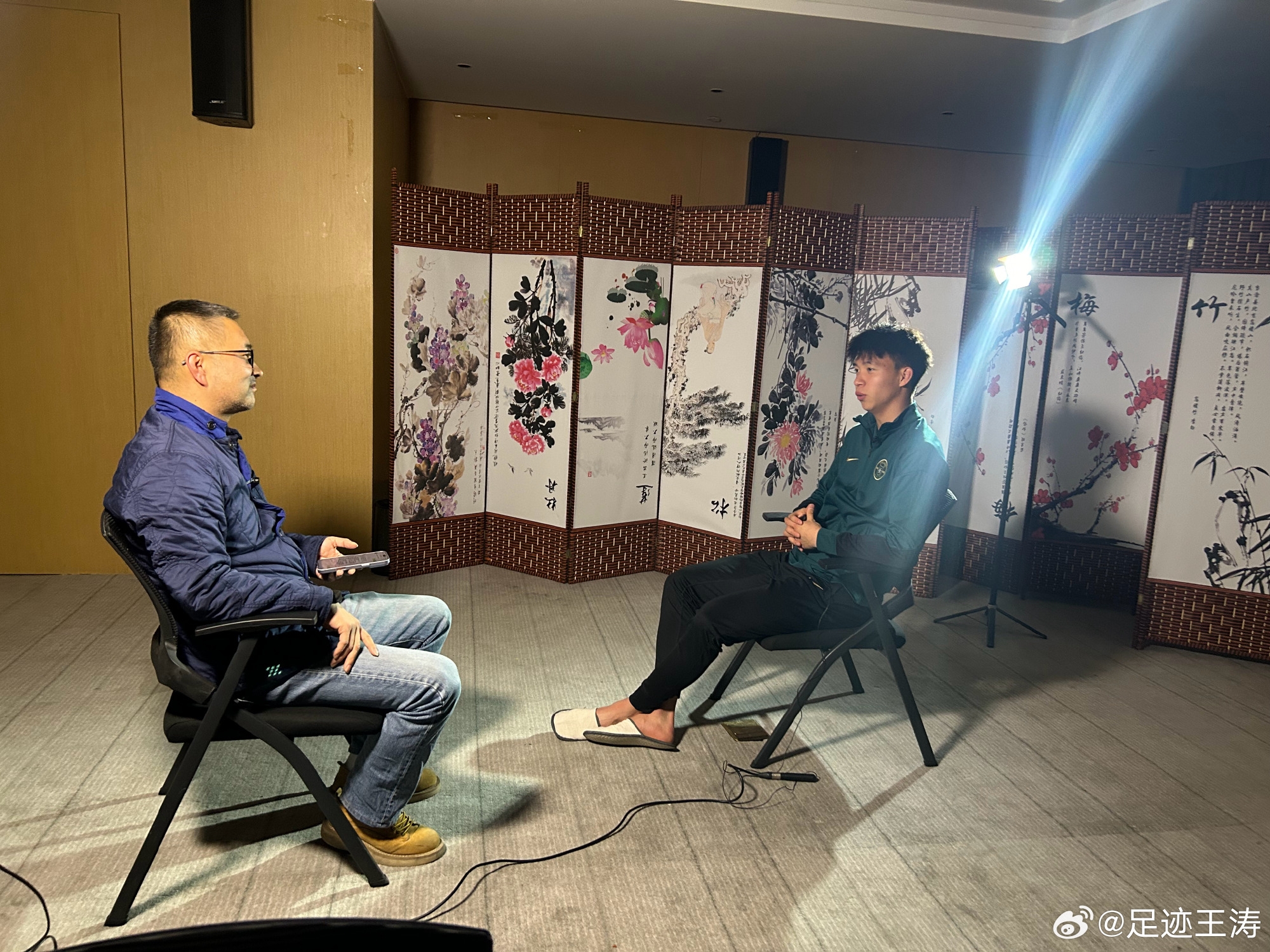  記者：王鈺棟視韋世豪為偶像&想加他微信，現(xiàn)進(jìn)了國足不知加到?jīng)]