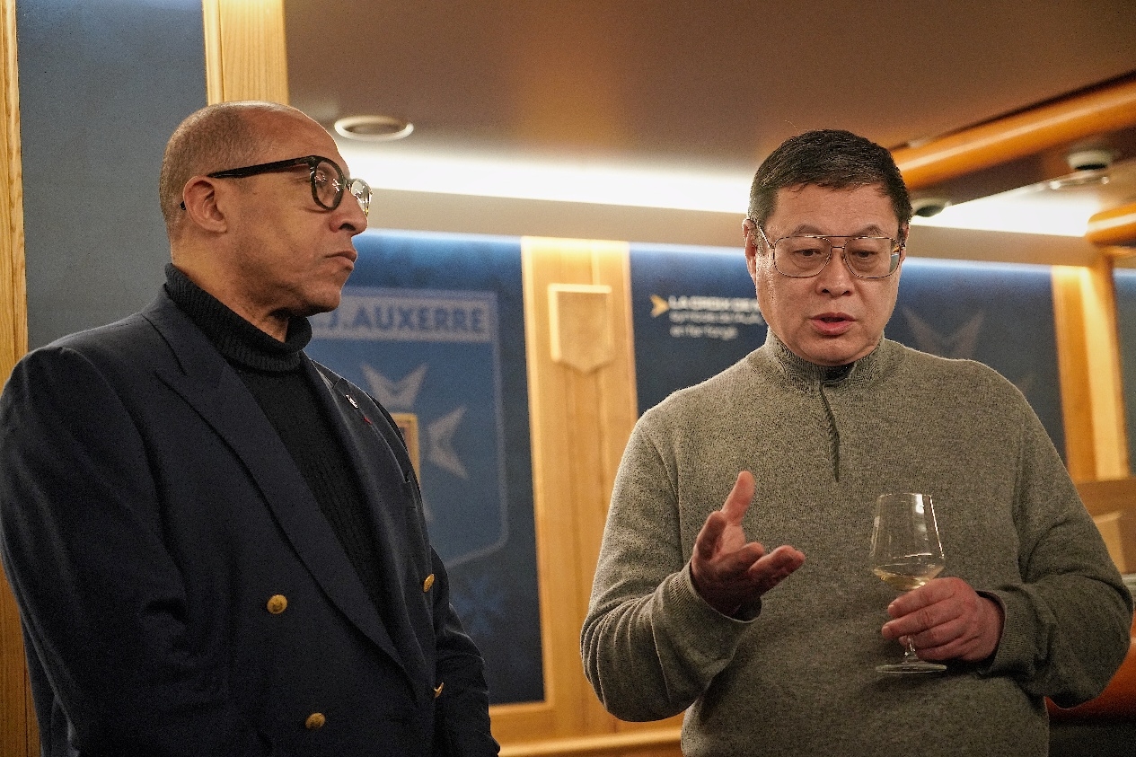 法國足協(xié)主席迪亞洛做客歐塞爾，并與董事會主席周云杰會晤