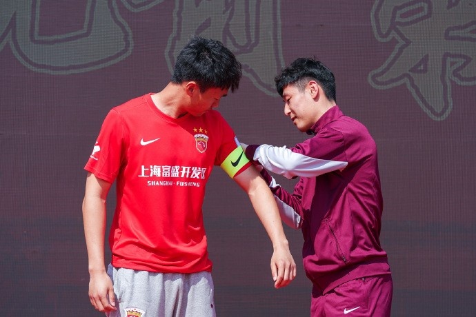  海港跟隊(duì)：武磊出席海港富盛經(jīng)開(kāi)隊(duì)新賽季中乙出征儀式
