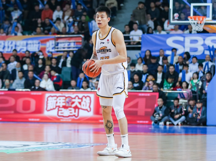  攻防俱佳！張鎮(zhèn)麟15中8拿到19分7板6助5斷2帽