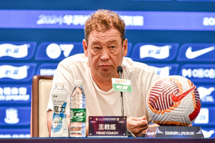  伊萬(wàn)稱(chēng)國(guó)腳聯(lián)賽出場(chǎng)率不足，斯盧茨基回應(yīng)：希望國(guó)家隊(duì)能有新發(fā)現(xiàn)