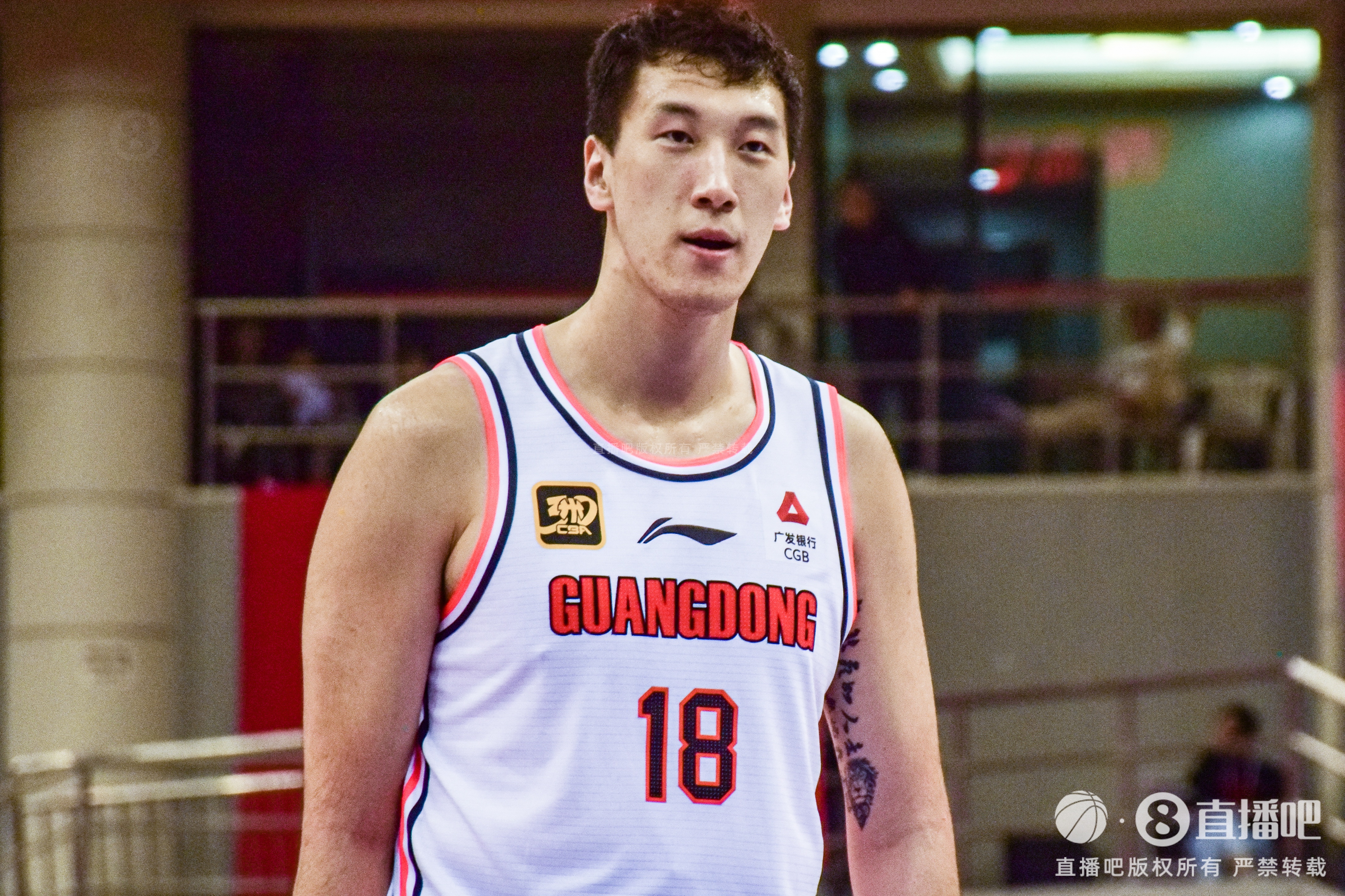  拼盡全力！杜潤旺三分8中6拿到18分2斷&6犯離場 正負值+19最高