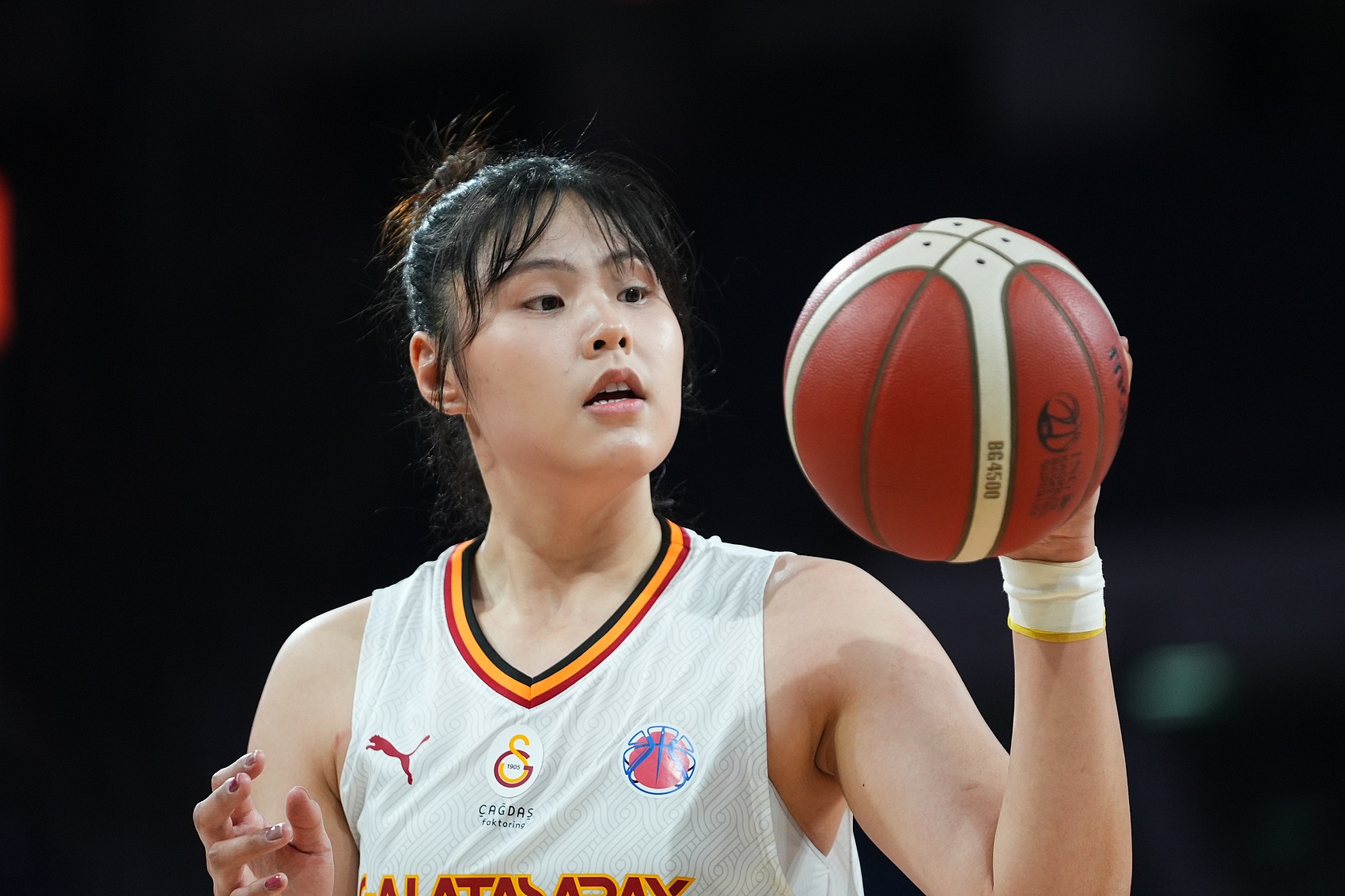  穩(wěn)定高效！李月汝9中6得到18分10板1助2斷1帽 罰球6中6
