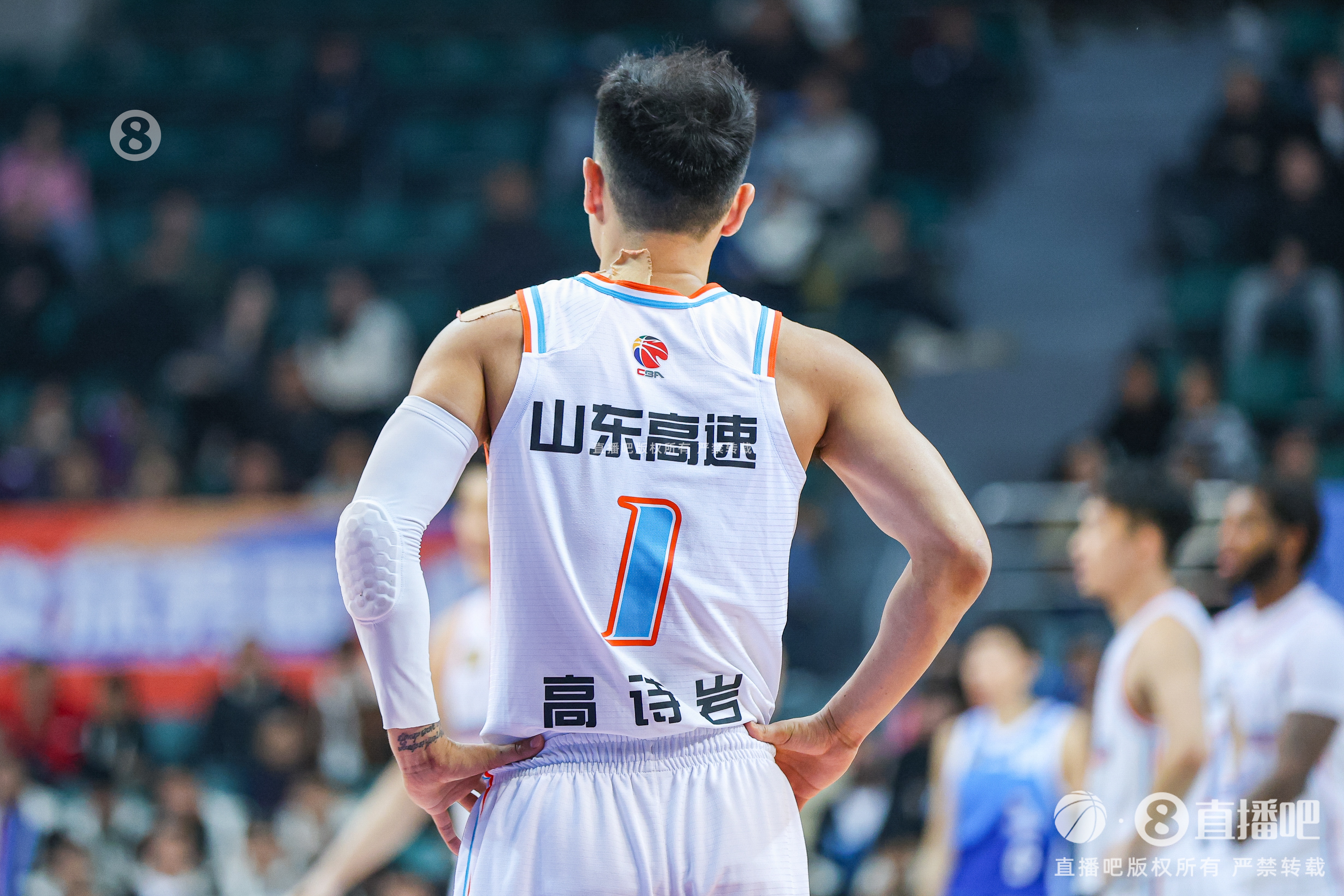  慢熱！首節(jié)山東落后四川1分 全隊首發(fā)5人單節(jié)合計僅拿到3分