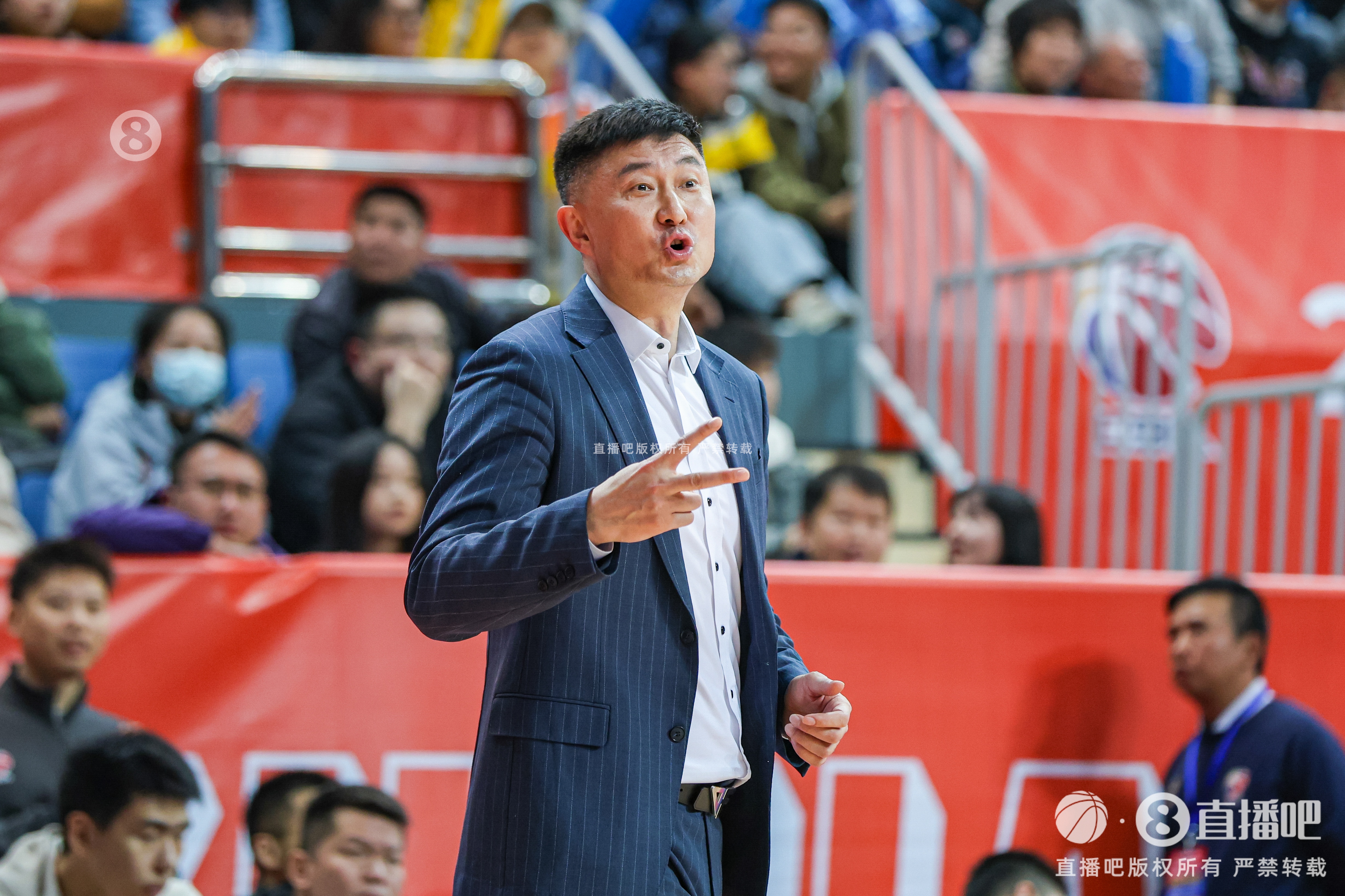  杜鋒：球隊磨合還需提升 季后賽強度很高 需要保持適應(yīng)的狀態(tài)