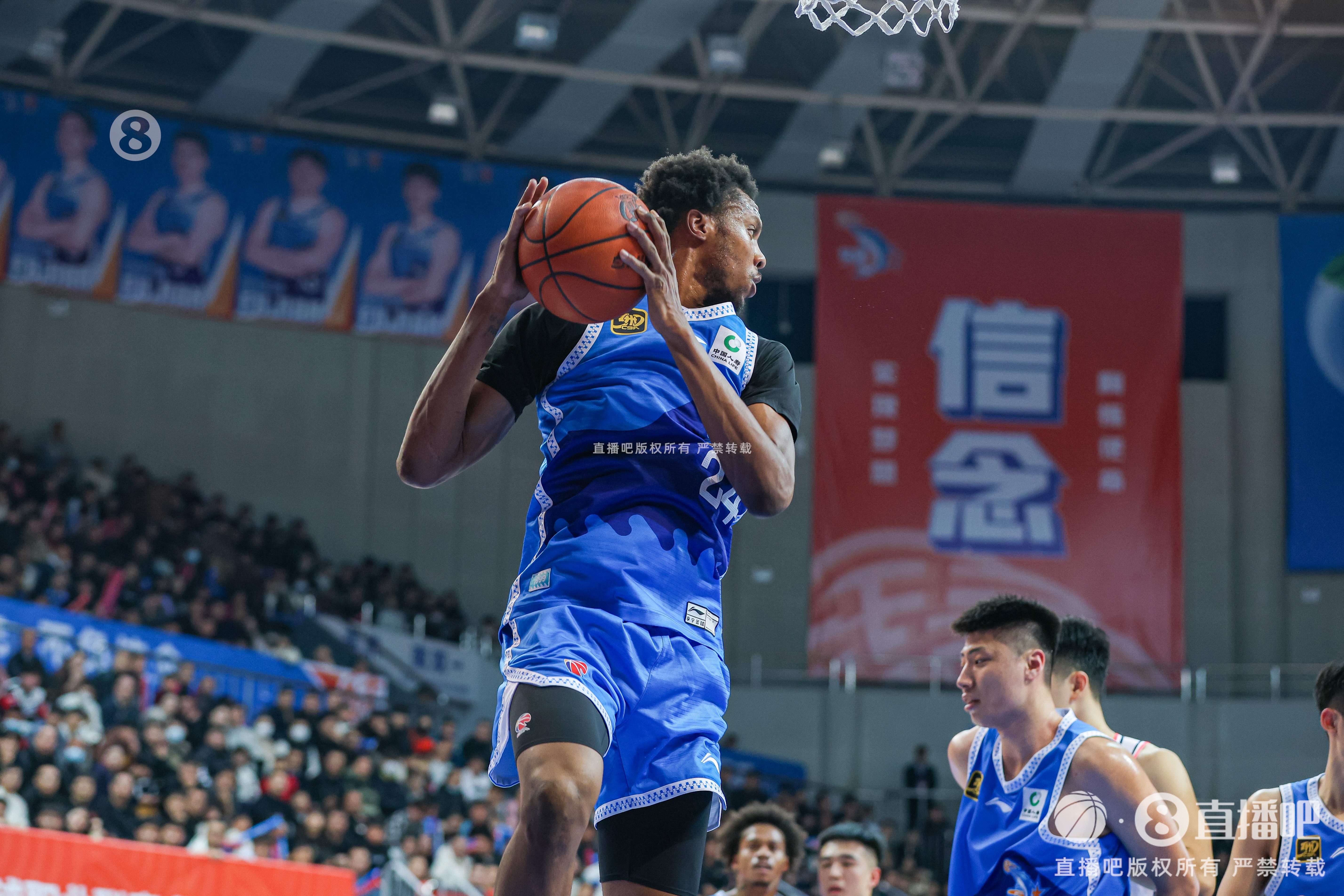  今天效率是真高！路易斯-金20中15&三分7中5怒砍41分8板4斷