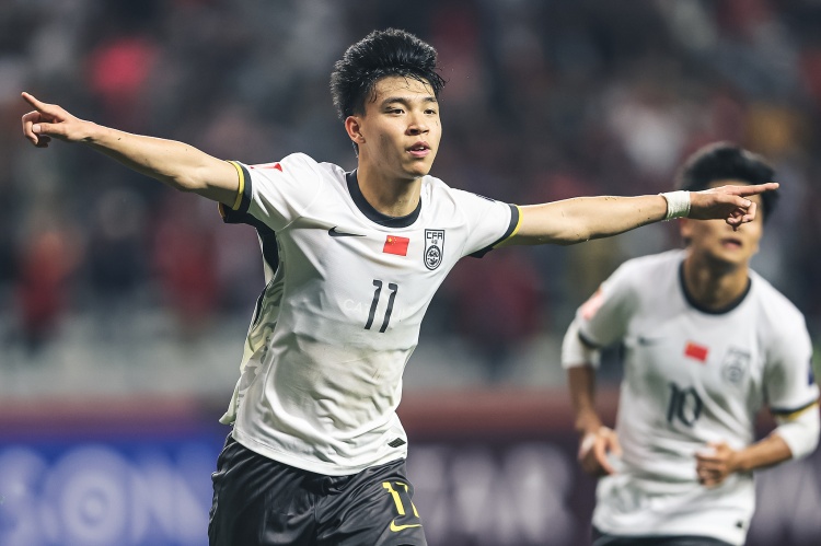  北青體育：18歲“跳級(jí)生”王鈺棟有望進(jìn)入國(guó)足客戰(zhàn)沙特名單！